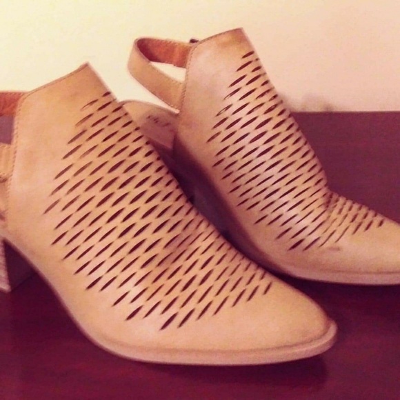 Assorted Items - Picture 5 of 8